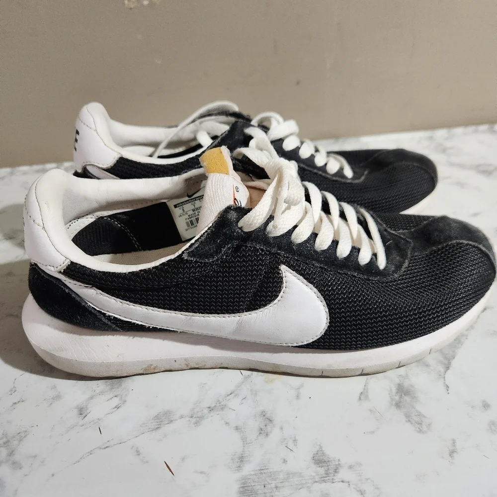 Nike ***missing letter